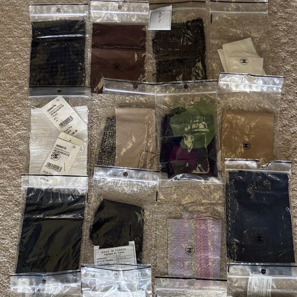 24 CHANEL bags and fabric swatches - Picture 4 of 6